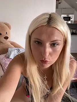 Snapshot of MimiLliiyy chatting on July 2026 04:46:02 PM MimiLliiyy online show from July 2026 04:46:02 PM