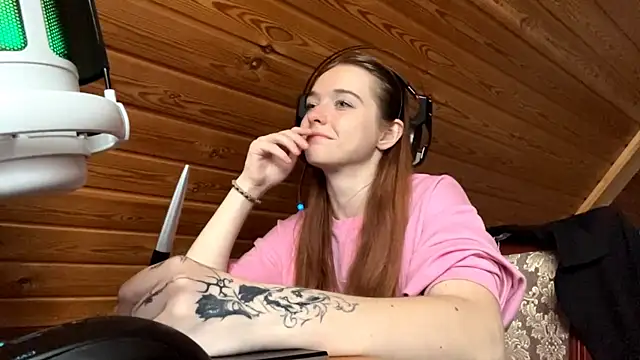 Snapshot of MariaLake chatting on June 2026 05:45:02 AM MariaLake online show from June 2026 05:45:02 AM