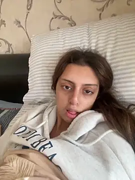 Snapshot of brownpetitegirlxo chatting on June 2026 01:43:01 PM brownpetitegirlxo online show from June 2026 01:43:01 PM