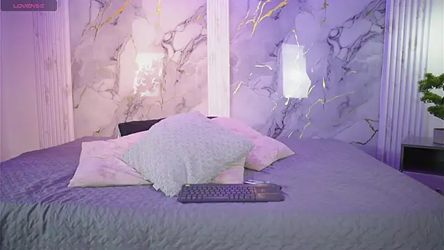 Snapshot of lanna_and_sasha chatting on June 2026 03:40:01 AM lanna and sasha online show from June 2026 03:40:01 AM