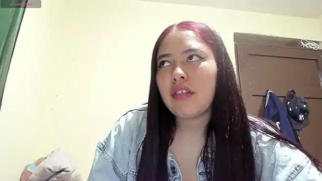 Snapshot of Lau_xury chatting on June 2026 03:22:02 AM Lau xury online show from June 2026 03:22:02 AM