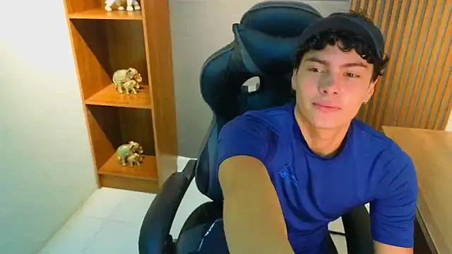 Snapshot of Esteban_Fire chatting on June 2026 12:15:01 PM Esteban Fire online show from June 2026 12:15:01 PM