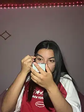 Snapshot of YunaSky chatting on June 2026 01:59:02 AM YunaSky online show from June 2026 01:59:02 AM
