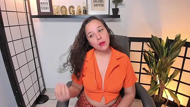 Ela Maxwell  online show from June 2026 02:56:02 PM