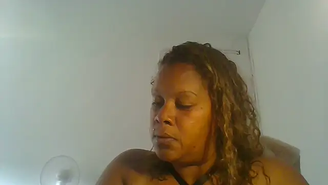 Snapshot of DOMINATRICESANDRA chatting on June 2026 07:25:02 AM DOMINATRICESANDRA online show from June 2026 07:25:02 AM