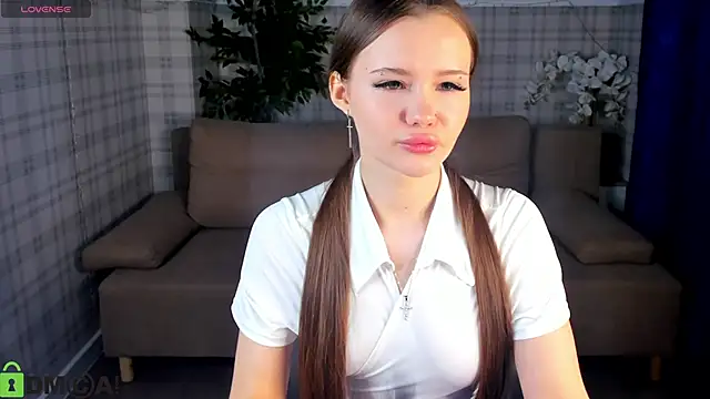 Snapshot of Ella_Butler chatting on June 2026 11:05:01 AM Ella Butler online show from June 2026 11:05:01 AM