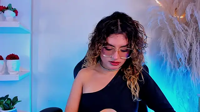 Snapshot of emilymjs_ chatting on June 2026 04:03:02 AM emilymjs online show from June 2026 04:03:02 AM