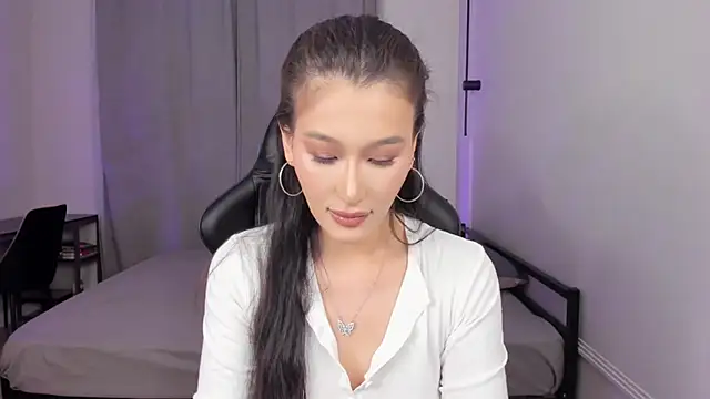 Snapshot of lilly_mighty chatting on June 2026 05:13:02 PM lilly mighty online show from June 2026 05:13:02 PM