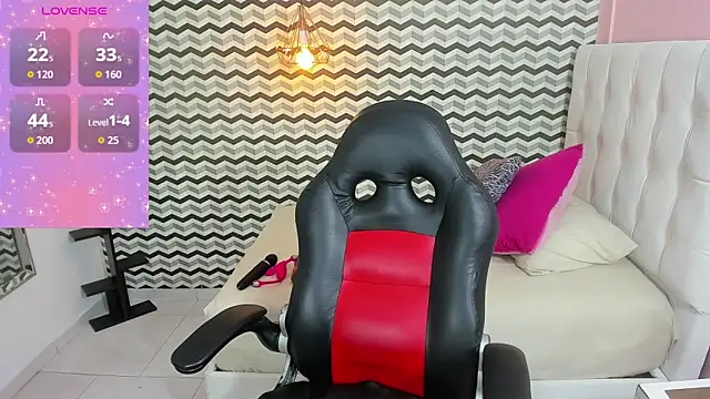 Snapshot of ZOEMARTINS1 chatting on June 2026 12:21:02 PM ZOEMARTINS1 online show from June 2026 12:21:02 PM