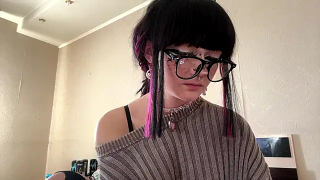 Snapshot of HolyCute chatting on June 2026 02:34:02 PM HolyCute online show from June 2026 02:34:02 PM