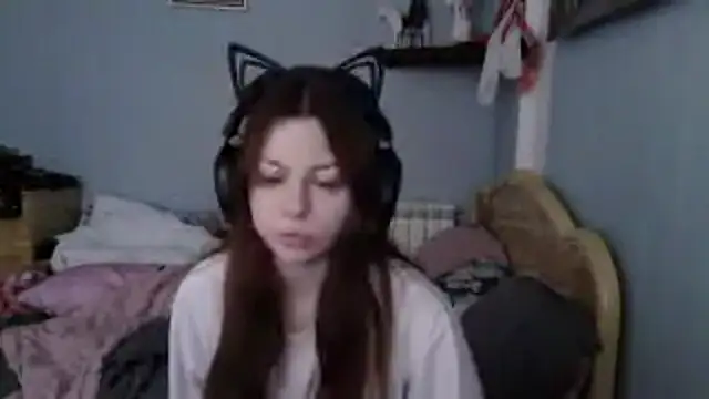 Snapshot of AlessiaViolet chatting on May 2026 09:29:02 AM AlessiaViolet online show from May 2026 09:29:02 AM