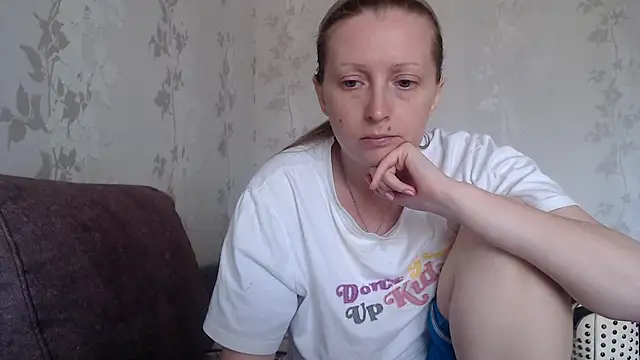 Snapshot of Luna_Bliiss chatting on June 2026 10:52:01 AM Luna Bliiss online show from June 2026 10:52:01 AM