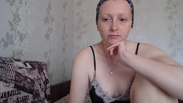 Snapshot of Luna_Bliiss chatting on June 2026 11:55:01 AM Luna Bliiss online show from June 2026 11:55:01 AM