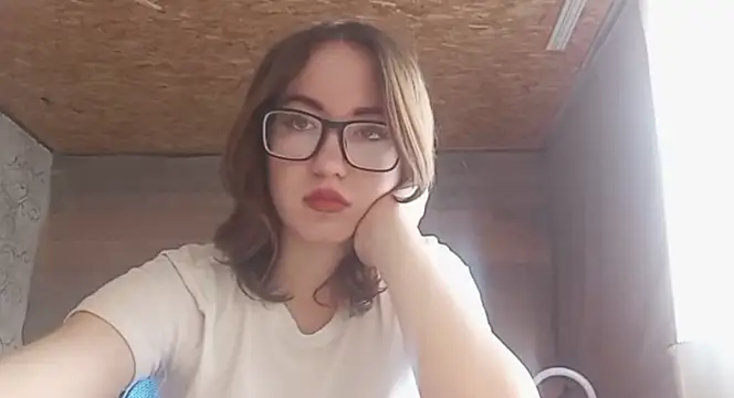 Snapshot of OliviaMoment chatting on June 2026 09:44:02 AM OliviaMoment online show from June 2026 09:44:02 AM