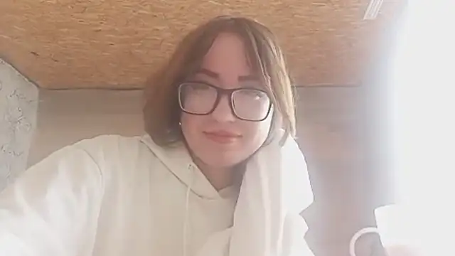 Snapshot of OliviaMoment chatting on June 2026 09:18:02 AM OliviaMoment online show from June 2026 09:18:02 AM