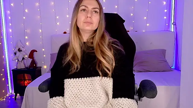 LindaWhite  online show from December 2025 05:19:02 PM