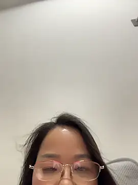 Snapshot of honghong_mother chatting on June 2026 03:43:02 PM honghong mother online show from June 2026 03:43:02 PM