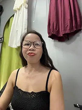 Snapshot of honghong_mother chatting on June 2026 01:44:02 AM honghong mother online show from June 2026 01:44:02 AM