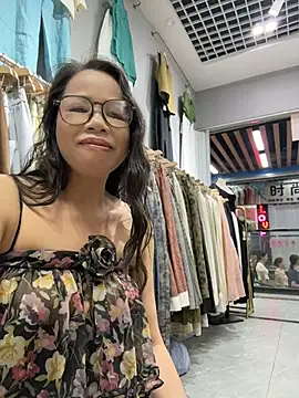 Snapshot of honghong_mother chatting on July 2026 01:15:01 PM honghong mother online show from July 2026 01:15:01 PM