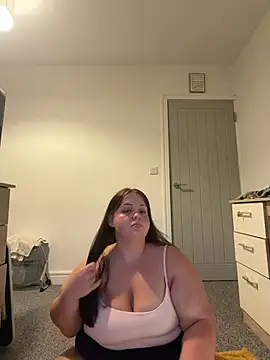 Snapshot of LillyMaexx chatting on June 2026 09:14:01 PM LillyMaexx online show from June 2026 09:14:01 PM