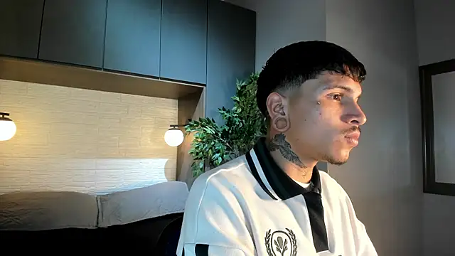 Snapshot of Valentino_Knox chatting on June 2026 11:27:02 AM Valentino Knox online show from June 2026 11:27:02 AM