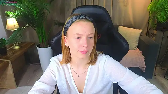 BeatriceLoven online show from June 2026 09:35:02 PM