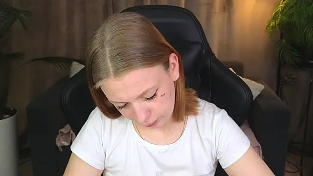 BeatriceLoven online show from July 2026 07:27:02 AM