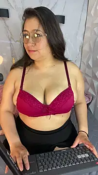 Snapshot of Melody_Rosses chatting on June 2026 11:43:01 AM Melody Rosses online show from June 2026 11:43:01 AM
