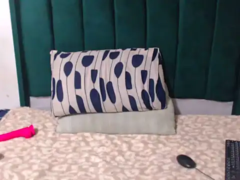 Snapshot of Mellowkittyyellow chatting on July 2026 03:59:02 AM Mellowkittyyellow online show from July 2026 03:59:02 AM