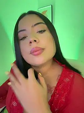 Snapshot of lulu__dreams chatting on June 2026 06:07:02 PM lulu dreams online show from June 2026 06:07:02 PM