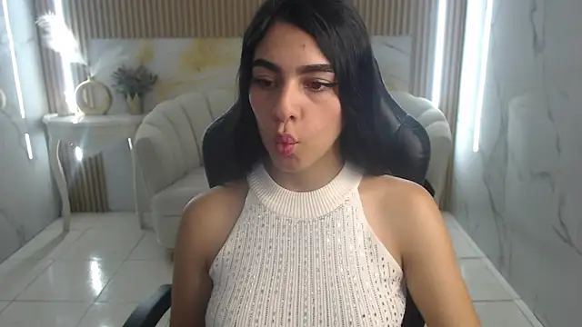 Snapshot of Emilly_s chatting on June 2026 12:33:01 PM Emilly s online show from June 2026 12:33:01 PM