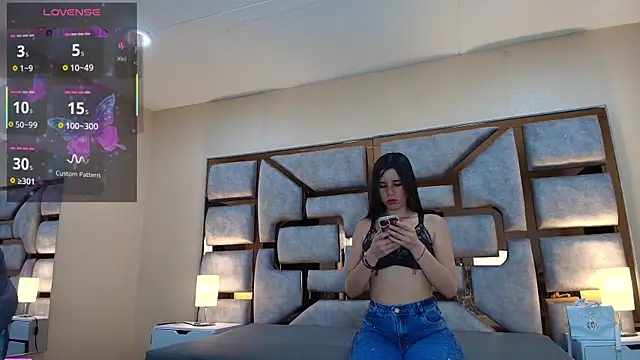 Snapshot of Crystal_Silver chatting on June 2026 02:11:01 PM Crystal Silver online show from June 2026 02:11:01 PM