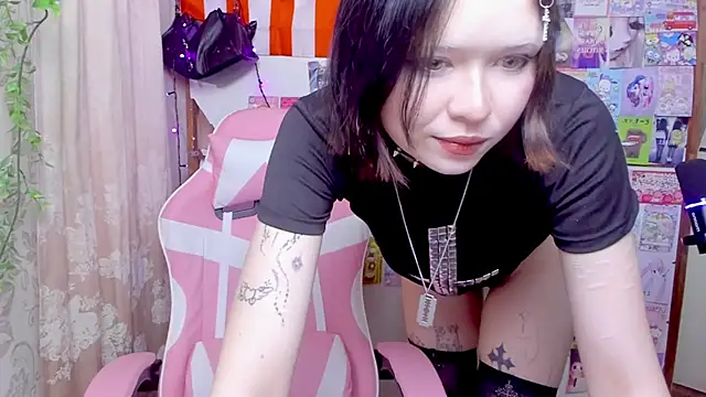 Snapshot of honeycelestia chatting on June 2026 05:28:02 PM honeycelestia online show from June 2026 05:28:02 PM