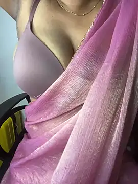 Snapshot of sexyveena chatting on June 2026 02:32:02 PM sexyveena online show from June 2026 02:32:02 PM