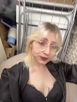 Snapshot of xp_blondie chatting on June 2026 06:20:01 AM xp blondie online show from June 2026 06:20:01 AM