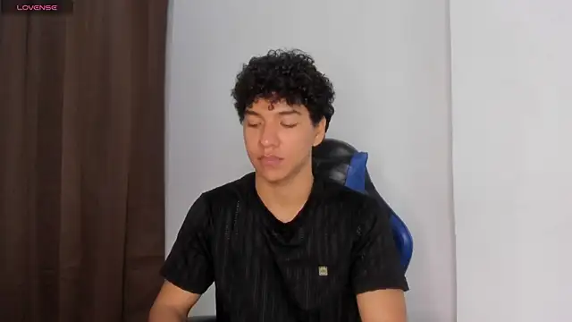 Snapshot of Maximiliano_Young chatting on June 2026 12:44:02 PM Maximiliano Young online show from June 2026 12:44:02 PM