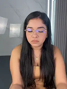 Snapshot of ValentinaLuciana chatting on June 2026 12:52:02 PM ValentinaLuciana online show from June 2026 12:52:02 PM