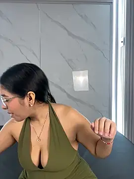 Snapshot of ValentinaLuciana chatting on June 2026 01:10:01 PM ValentinaLuciana online show from June 2026 01:10:01 PM