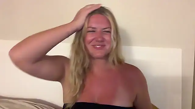 Snapshot of allyanalangell chatting on June 2026 12:22:02 AM allyanalangell online show from June 2026 12:22:02 AM