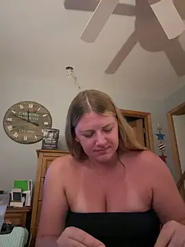 Snapshot of allyanalangell chatting on July 2026 03:48:01 AM allyanalangell online show from July 2026 03:48:01 AM
