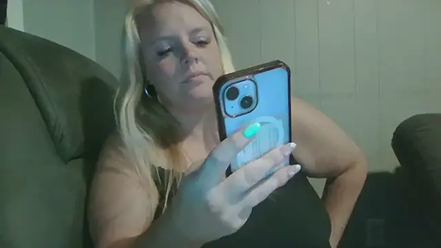 Snapshot of Girthdaddy9 chatting on June 2026 05:30:01 AM Girthdaddy9 online show from June 2026 05:30:01 AM