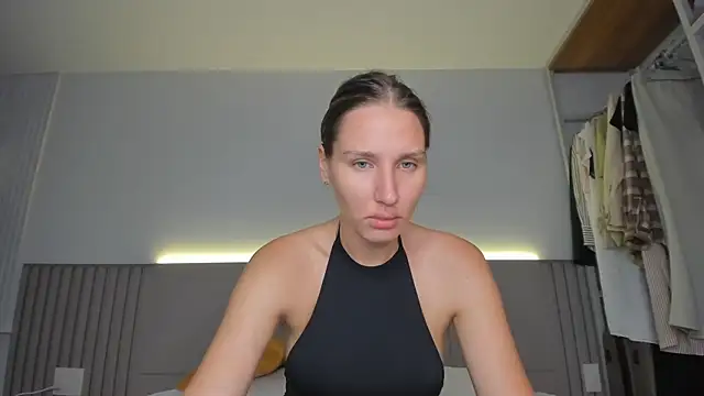 SofiClimbing online show from April 2026 03:52:01 AM