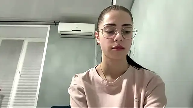 Snapshot of LianaMagic chatting on June 2026 05:04:01 PM LianaMagic online show from June 2026 05:04:01 PM