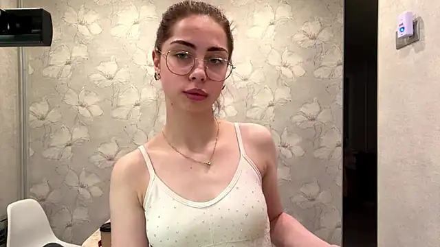 Snapshot of LianaMagic chatting on June 2026 05:06:01 PM LianaMagic online show from June 2026 05:06:01 PM