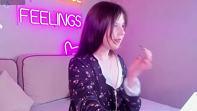 Snapshot of Violeta_Paul chatting on June 2026 02:53:01 AM Violeta Paul online show from June 2026 02:53:01 AM