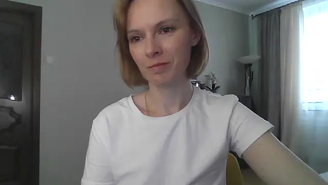 Snapshot of AdelleLovee_ chatting on June 2026 03:29:01 PM AdelleLovee online show from June 2026 03:29:01 PM