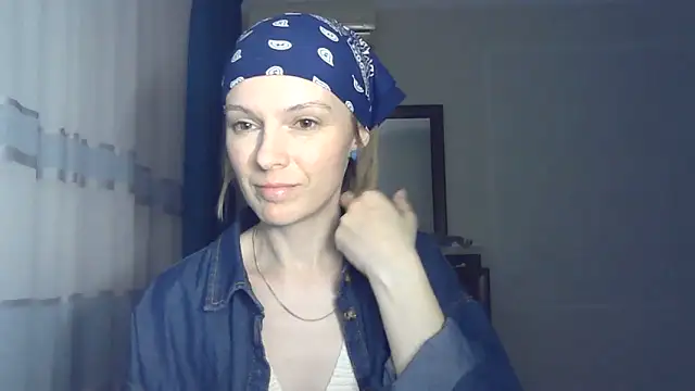 Snapshot of AdelleLovee_ chatting on June 2026 06:11:01 PM AdelleLovee online show from June 2026 06:11:01 PM