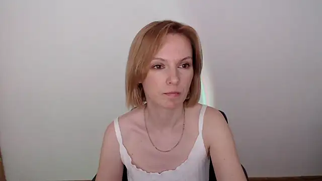 Snapshot of AdelleLovee_ chatting on June 2026 09:54:01 AM AdelleLovee online show from June 2026 09:54:01 AM