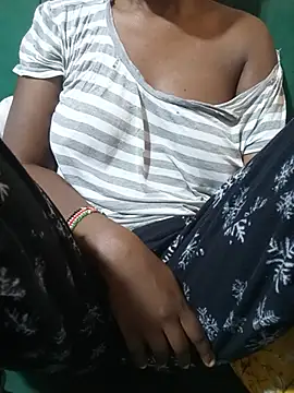 Snapshot of MariannaFreaky chatting on June 2026 07:44:01 AM MariannaFreaky online show from June 2026 07:44:01 AM