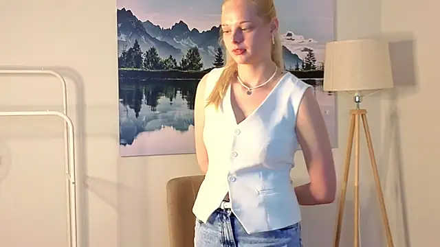 Snapshot of GabrieleHonor chatting on June 2026 05:02:01 AM GabrieleHonor online show from June 2026 05:02:01 AM